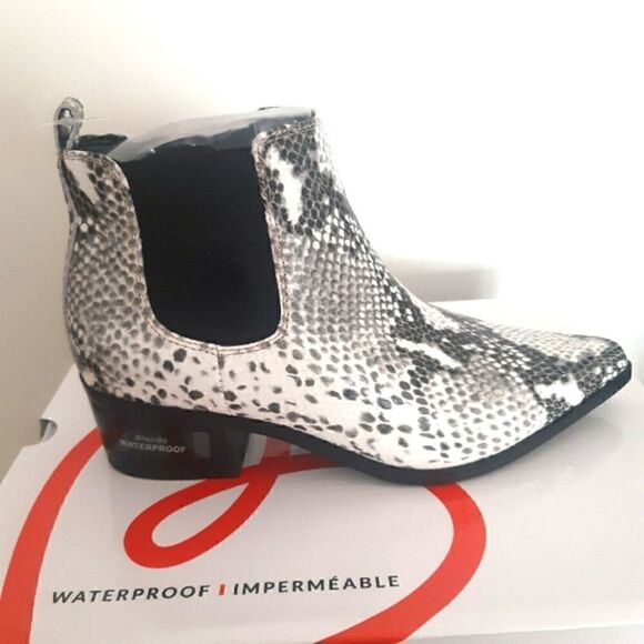 Blondo Leather Snake Embossed Black White Waterproof Chelsea Pull-on Boot Bootie - Picture 3 of 10